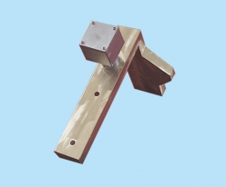 ۸